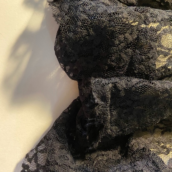 Black Laced skirt - Picture 2 of 3